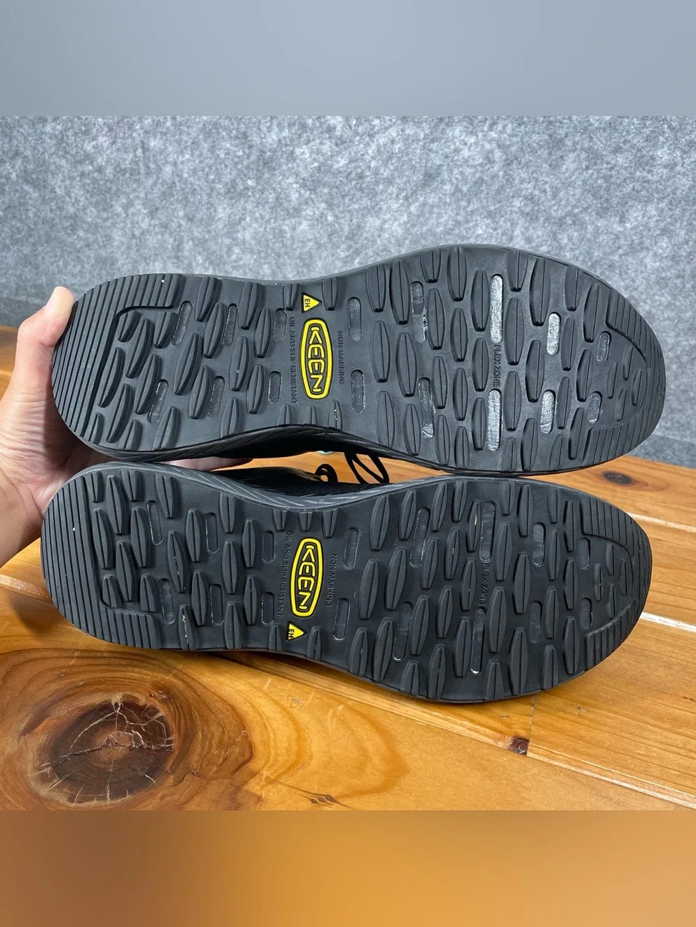 KEEN Utility Speedworks Carbon Toe Mens 11D Black Work Shoes Sneakers EH SR